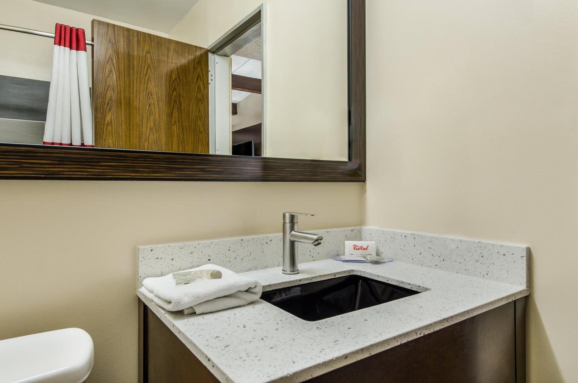 Red Roof Inn Madison Heights, VA photo 31