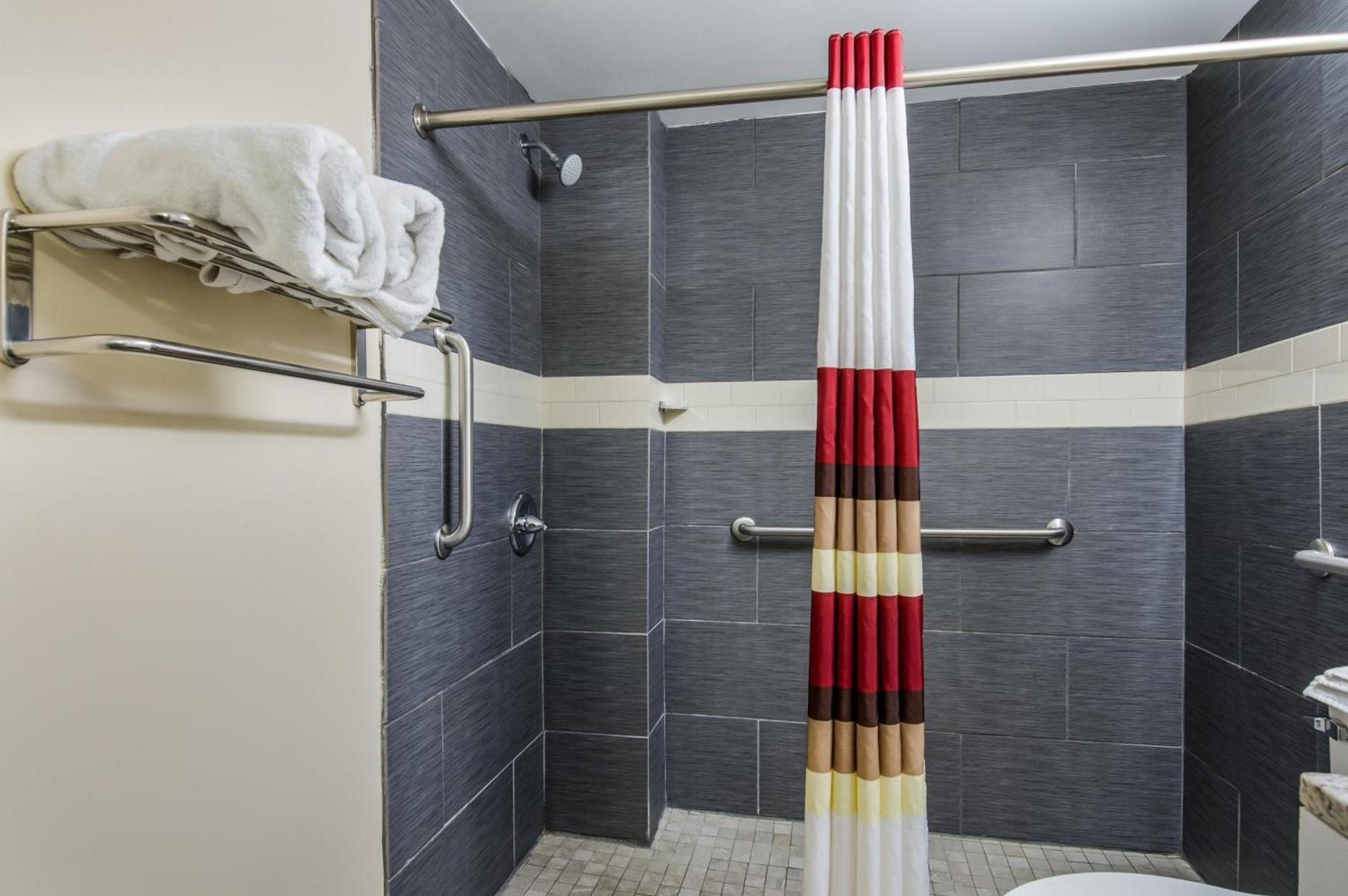 Red Roof Inn Madison Heights, VA photo 35