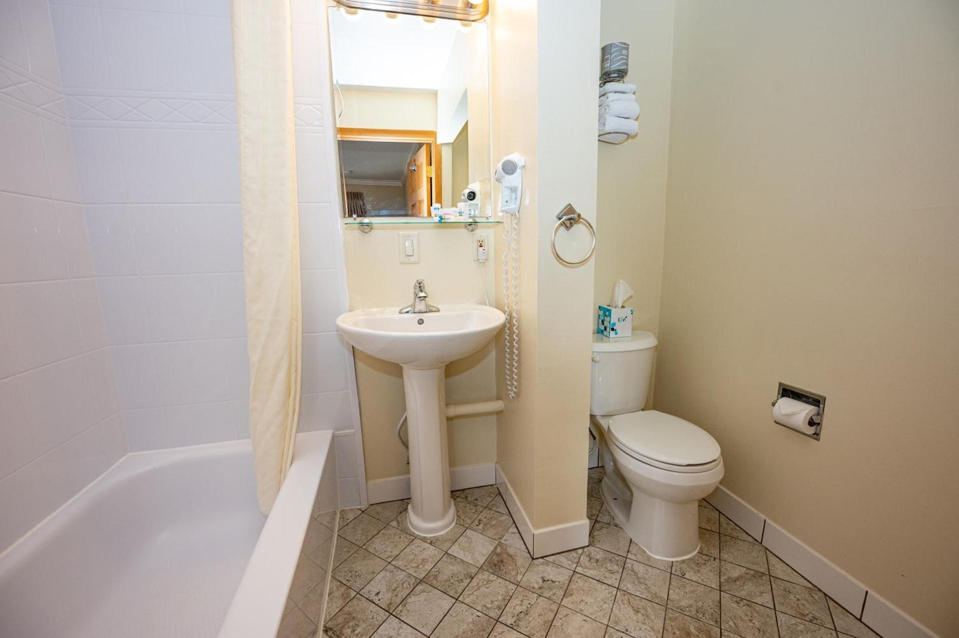 Blue Door Inn photo 35