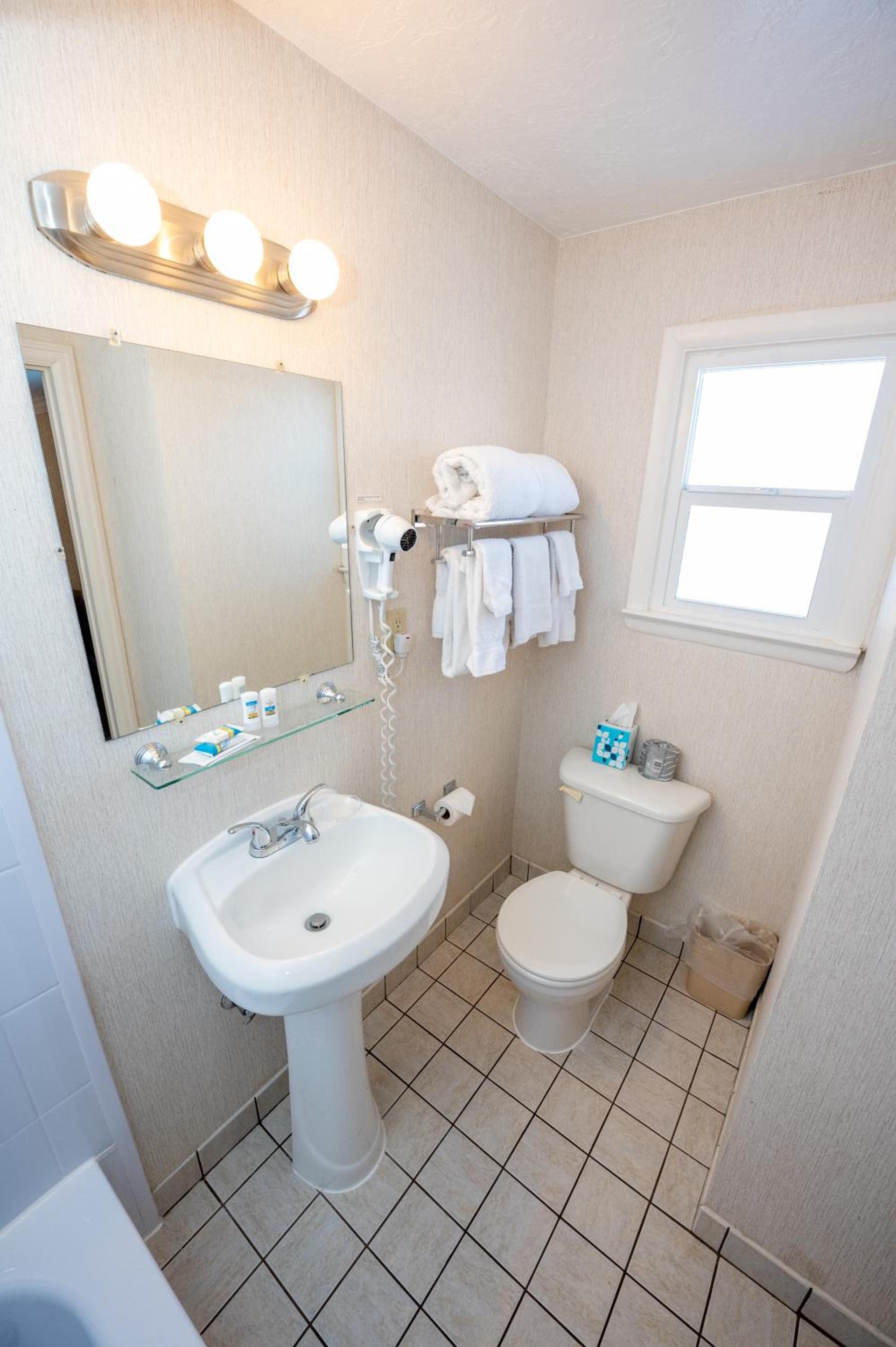 Blue Door Inn photo 45