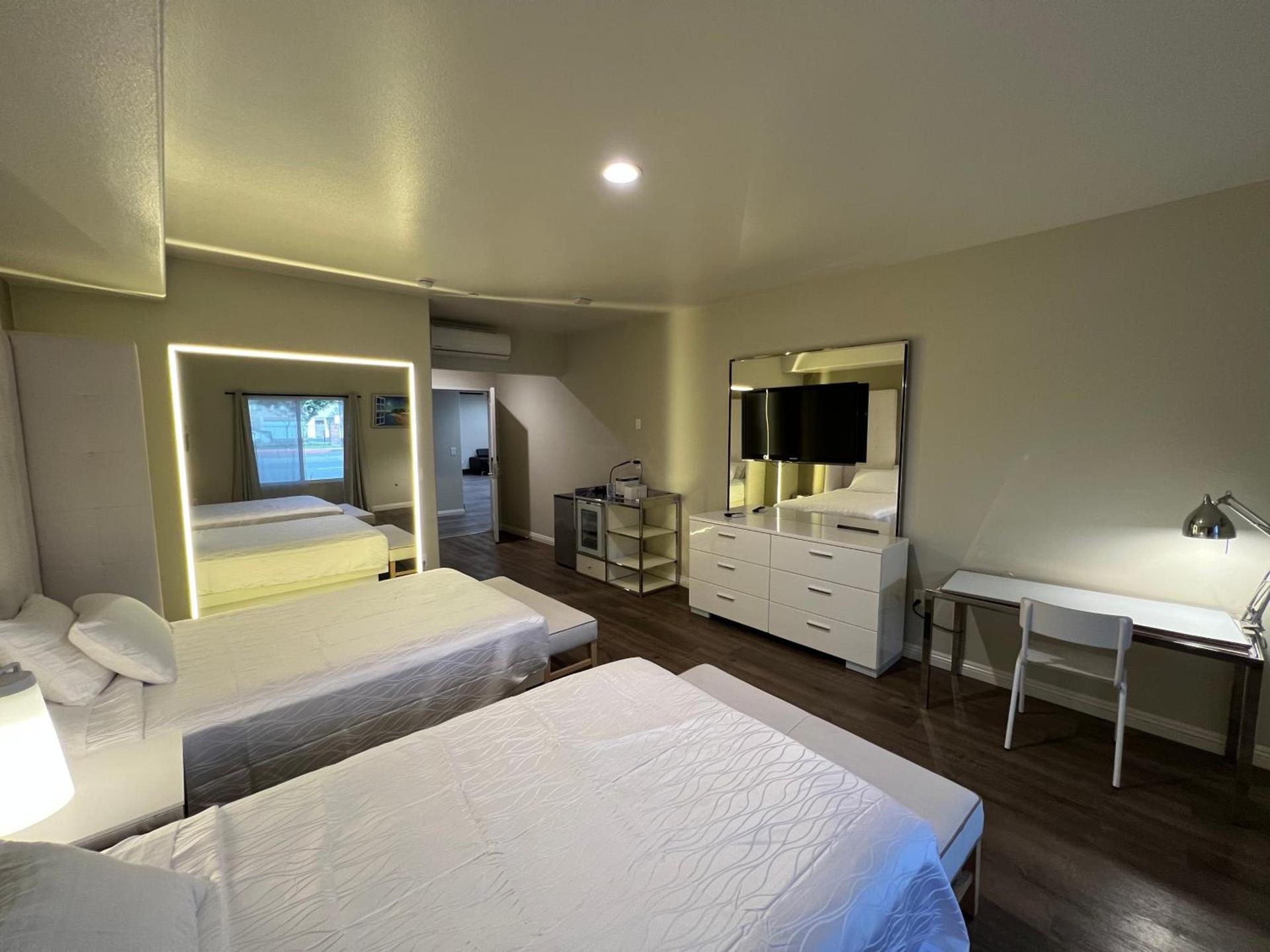ASPIRE INN & SUITES Orange photo 17