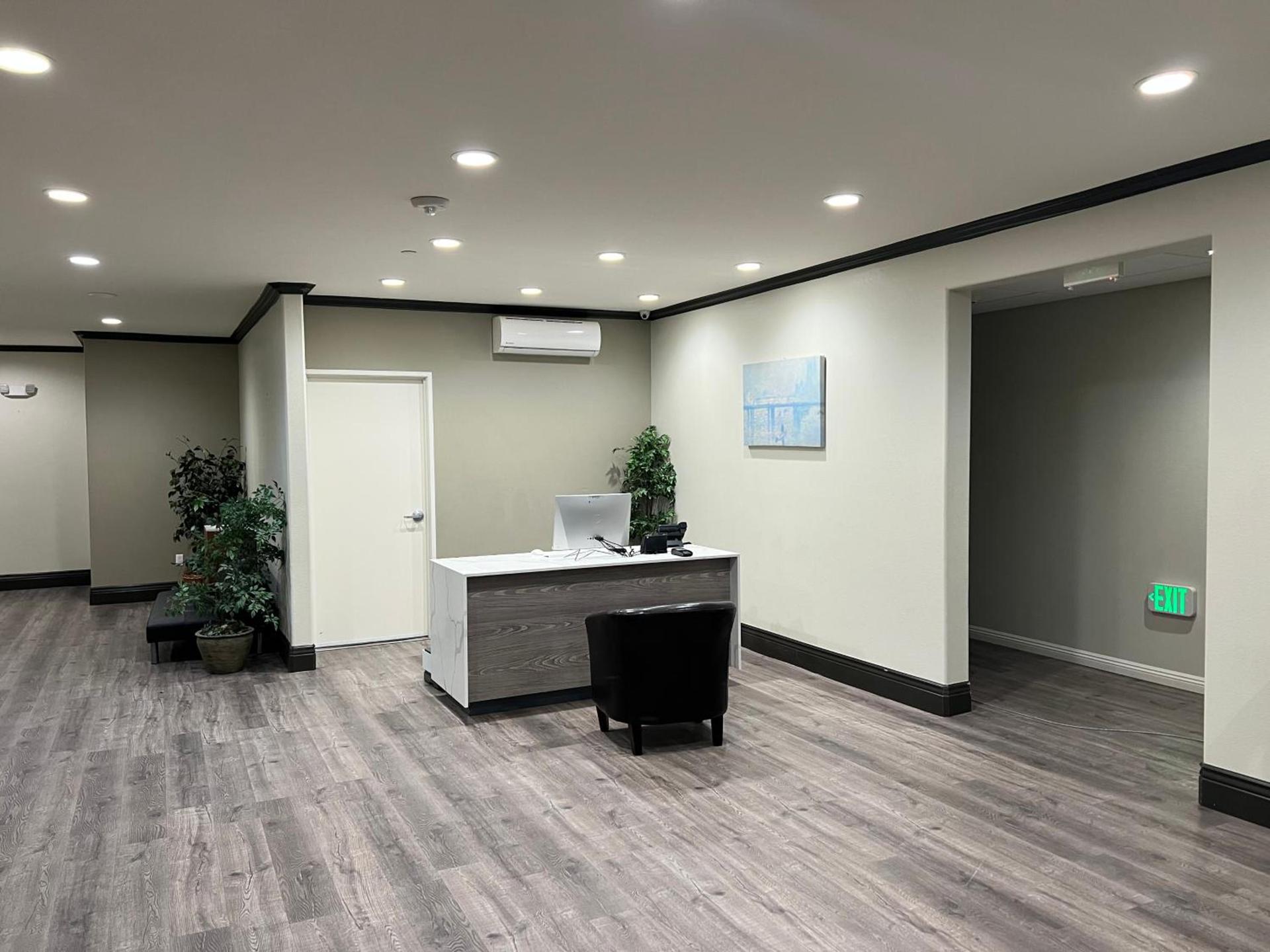 ASPIRE INN & SUITES Orange photo 4
