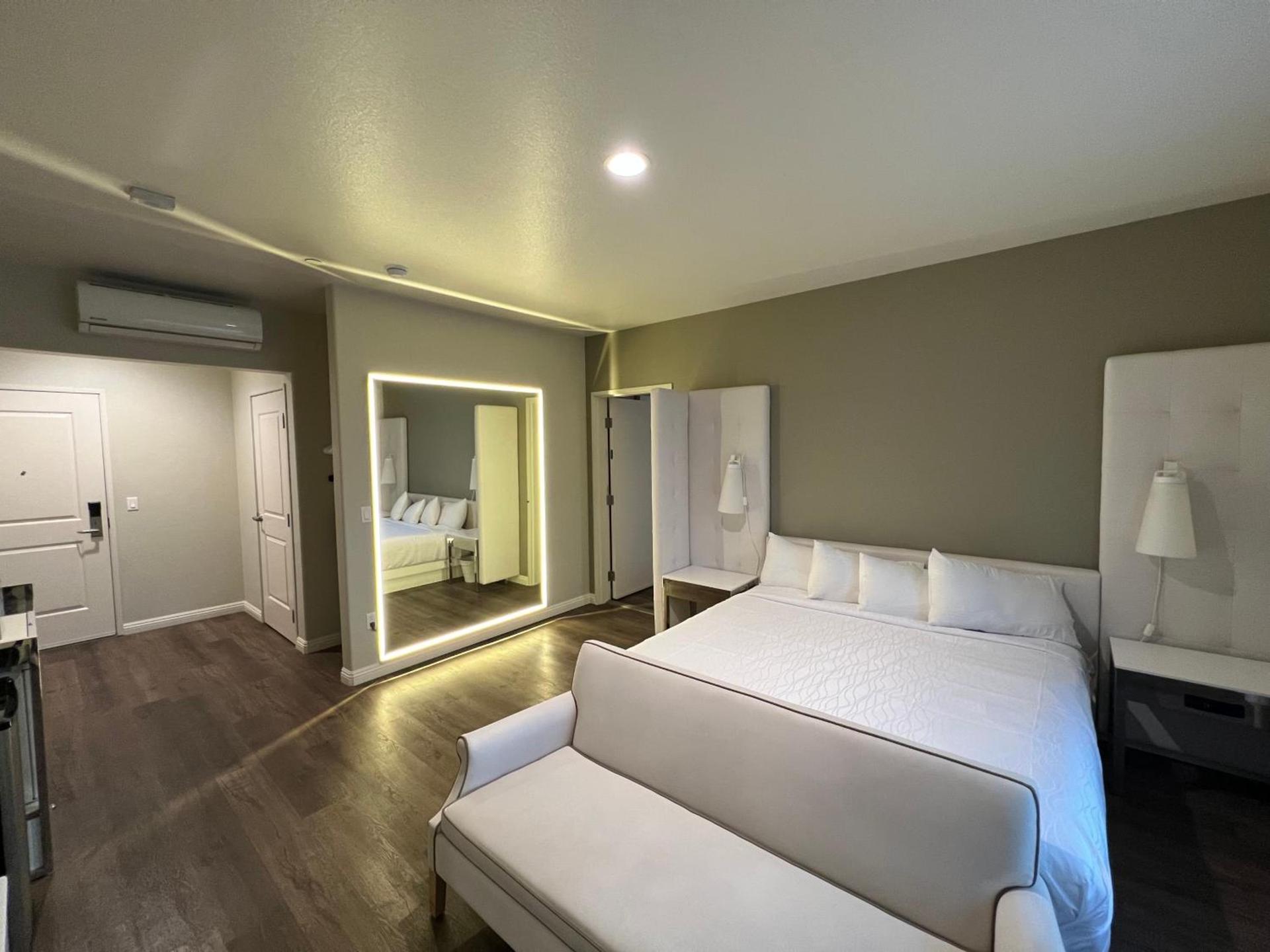 ASPIRE INN & SUITES Orange photo 10