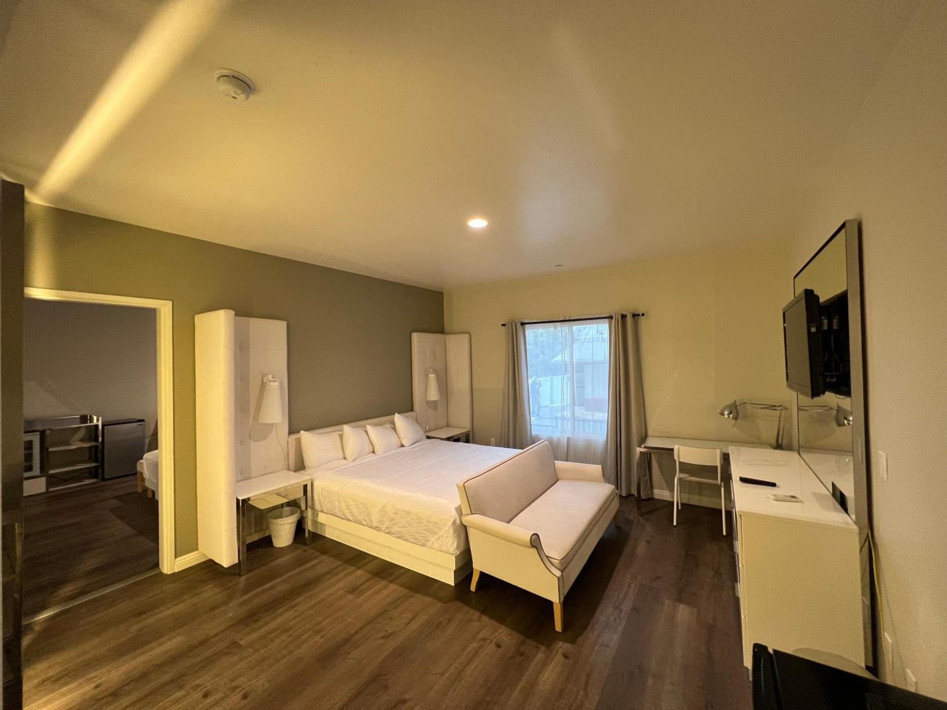 ASPIRE INN & SUITES Orange photo 19