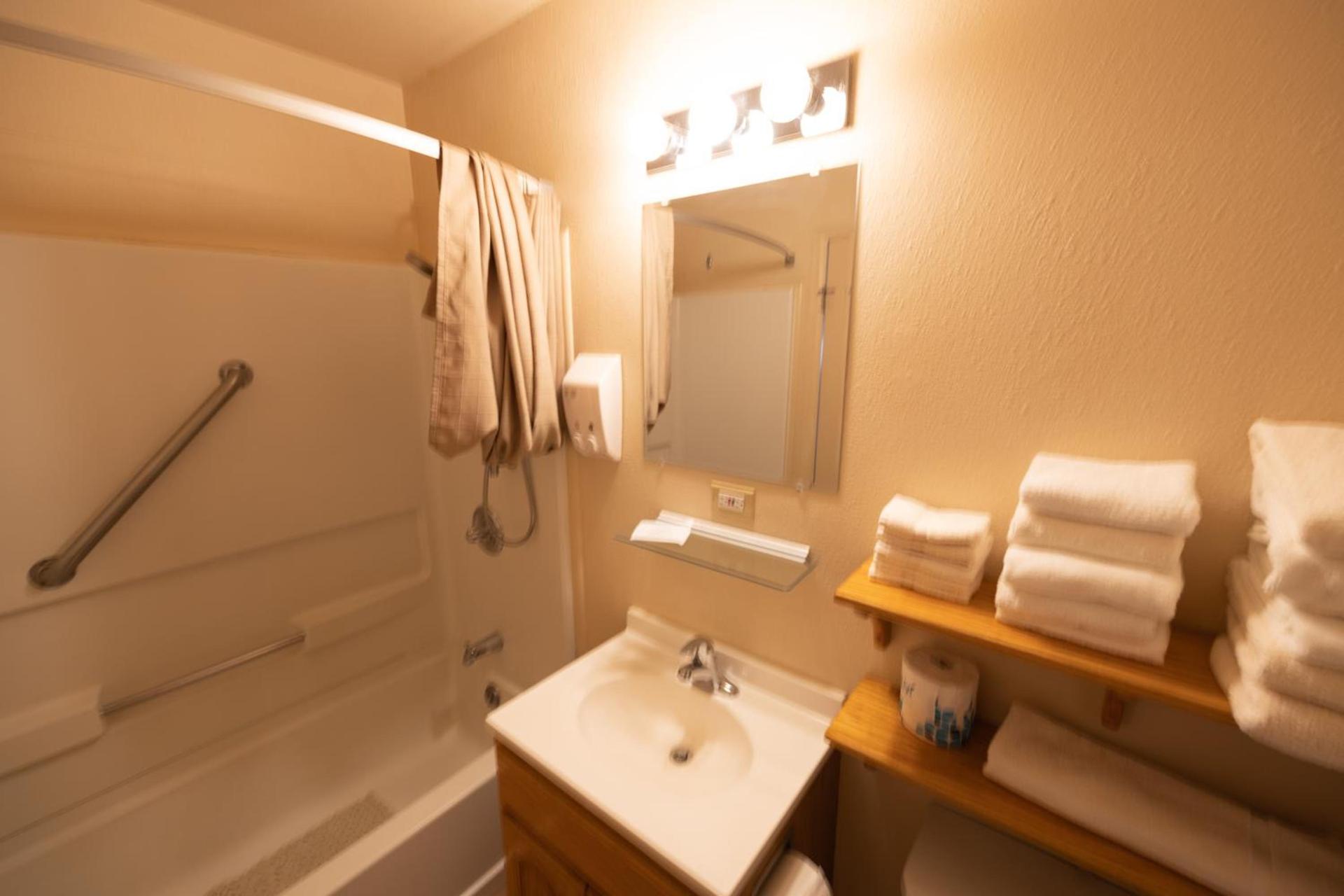 Woodland Motel photo 18