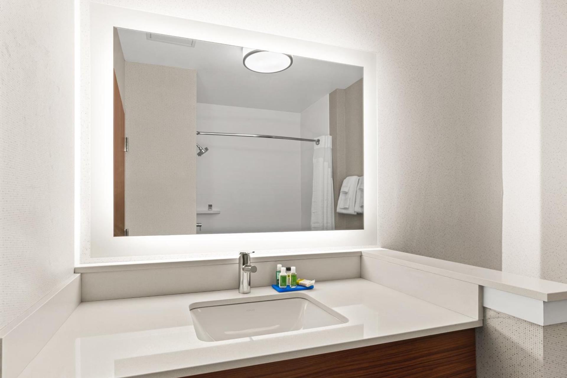Holiday Inn Express & Suites - Suisun City by IHG photo 50
