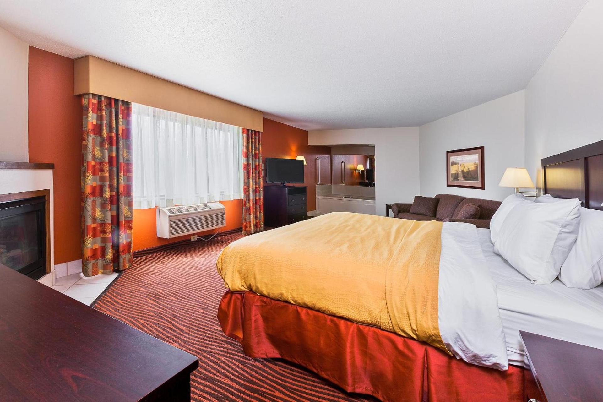 AmericInn by Wyndham Muscatine photo 46