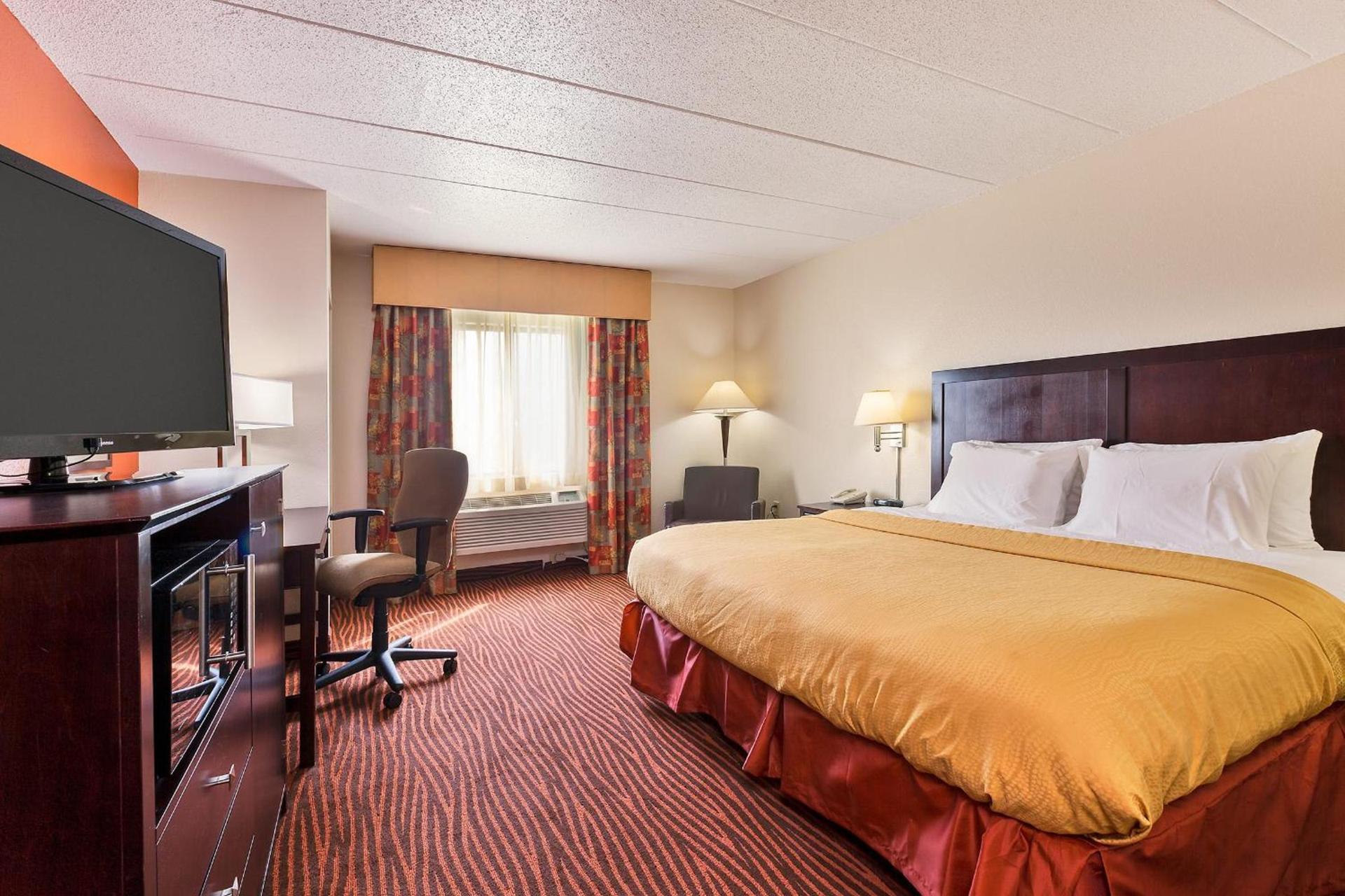 AmericInn by Wyndham Muscatine photo 40