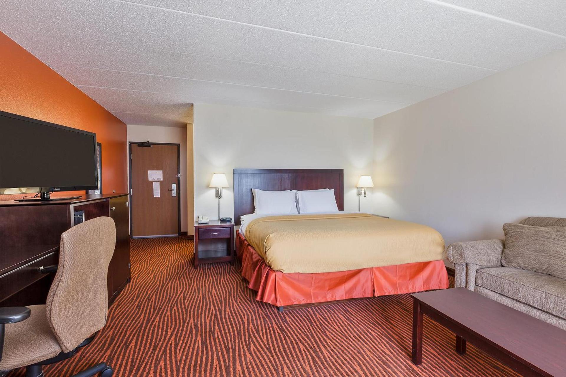AmericInn by Wyndham Muscatine photo 34