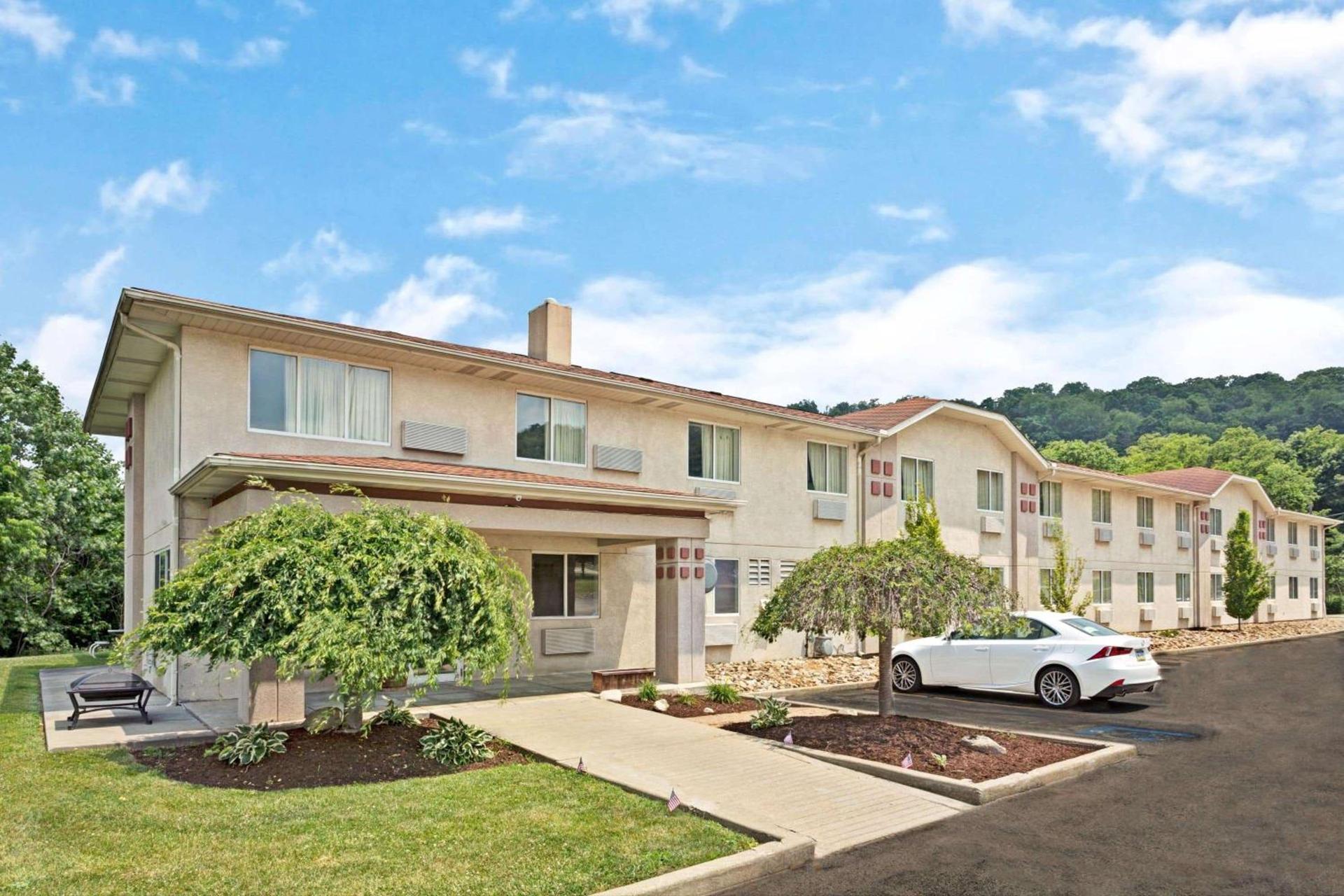 Super 8 by Wyndham Canonsburg/Pittsburgh Area — hotel in Canonsburg