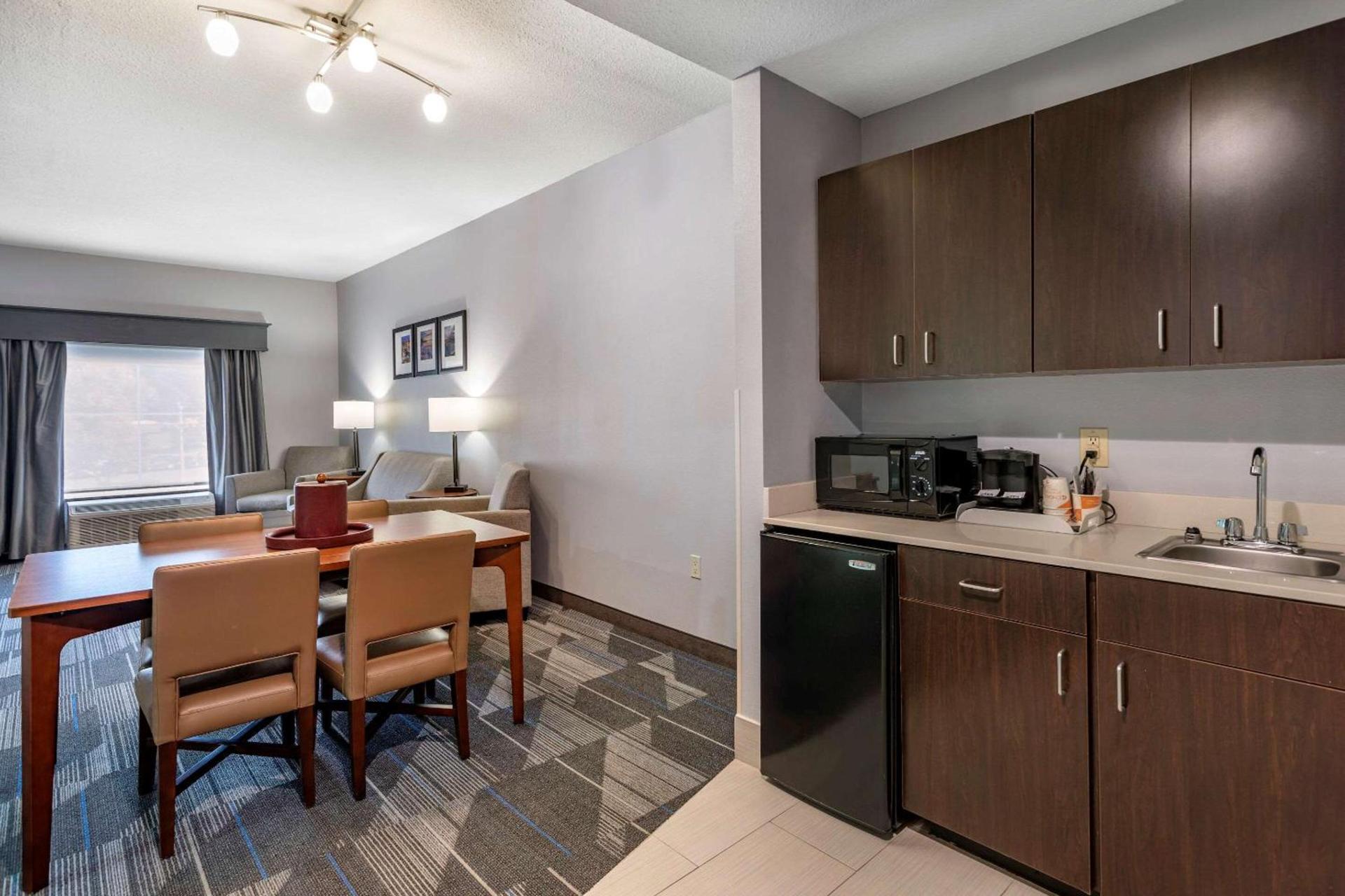 Comfort Suites Olive Branch - Memphis South photo 26