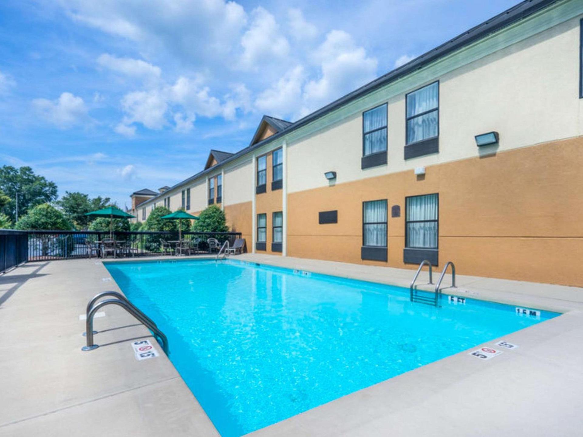 Clarion Pointe New Bern photo 21