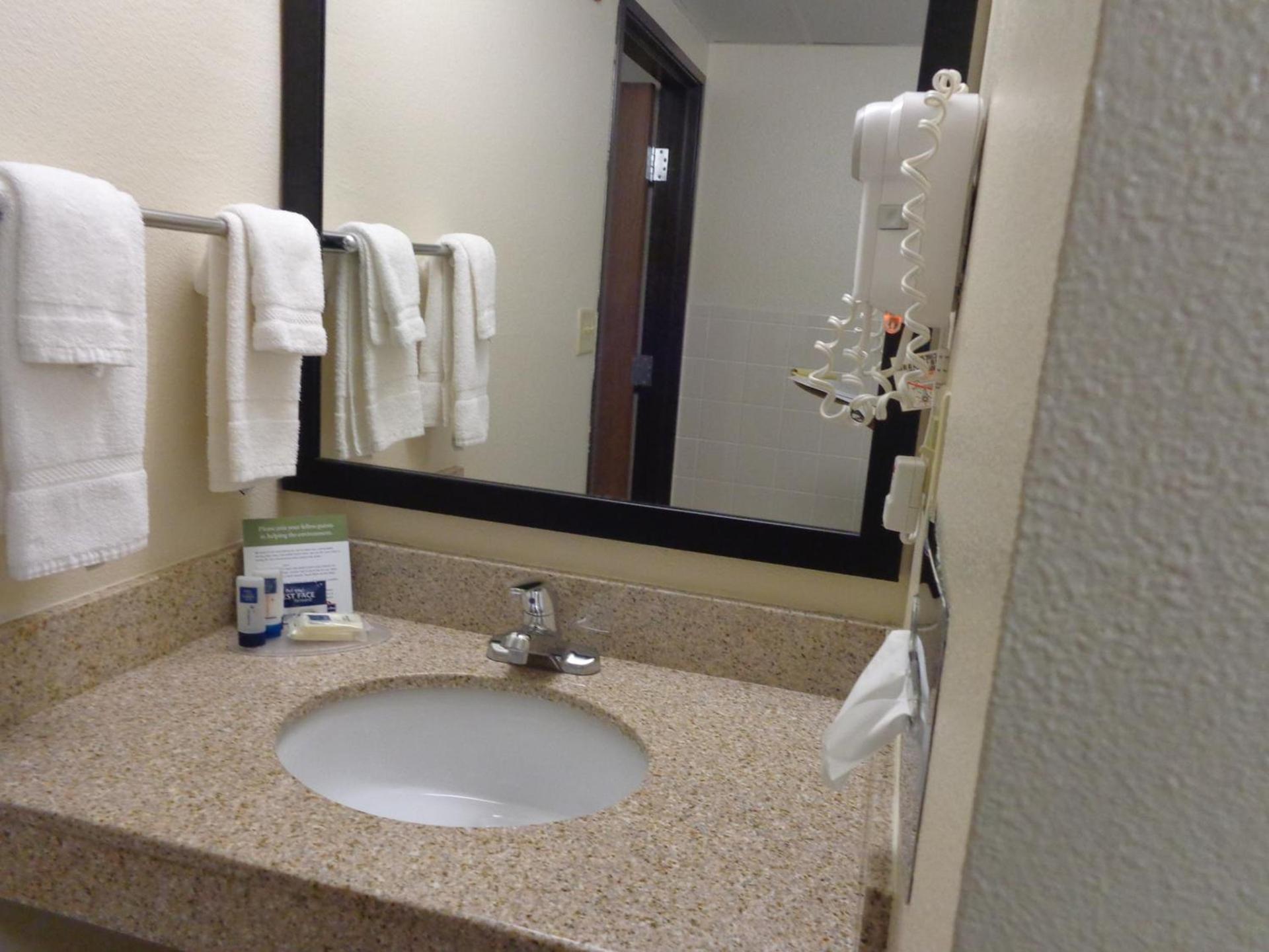 AmericInn by Wyndham Muscatine photo 49