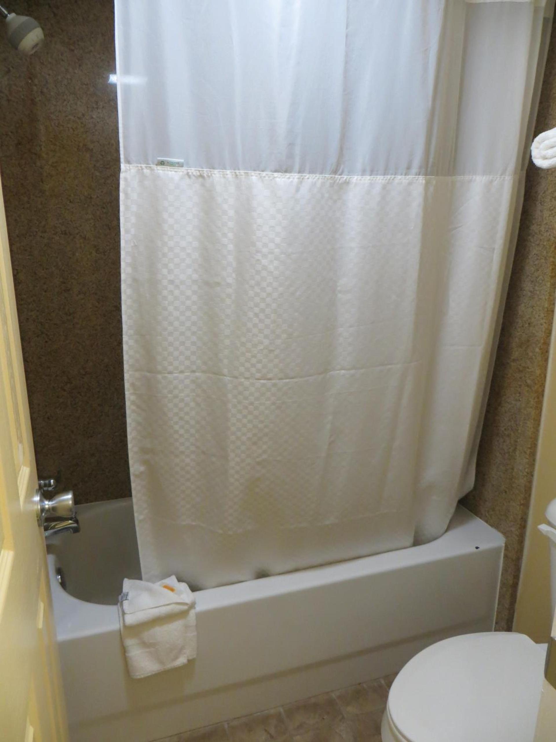 Days Inn by Wyndham Canton photo 17