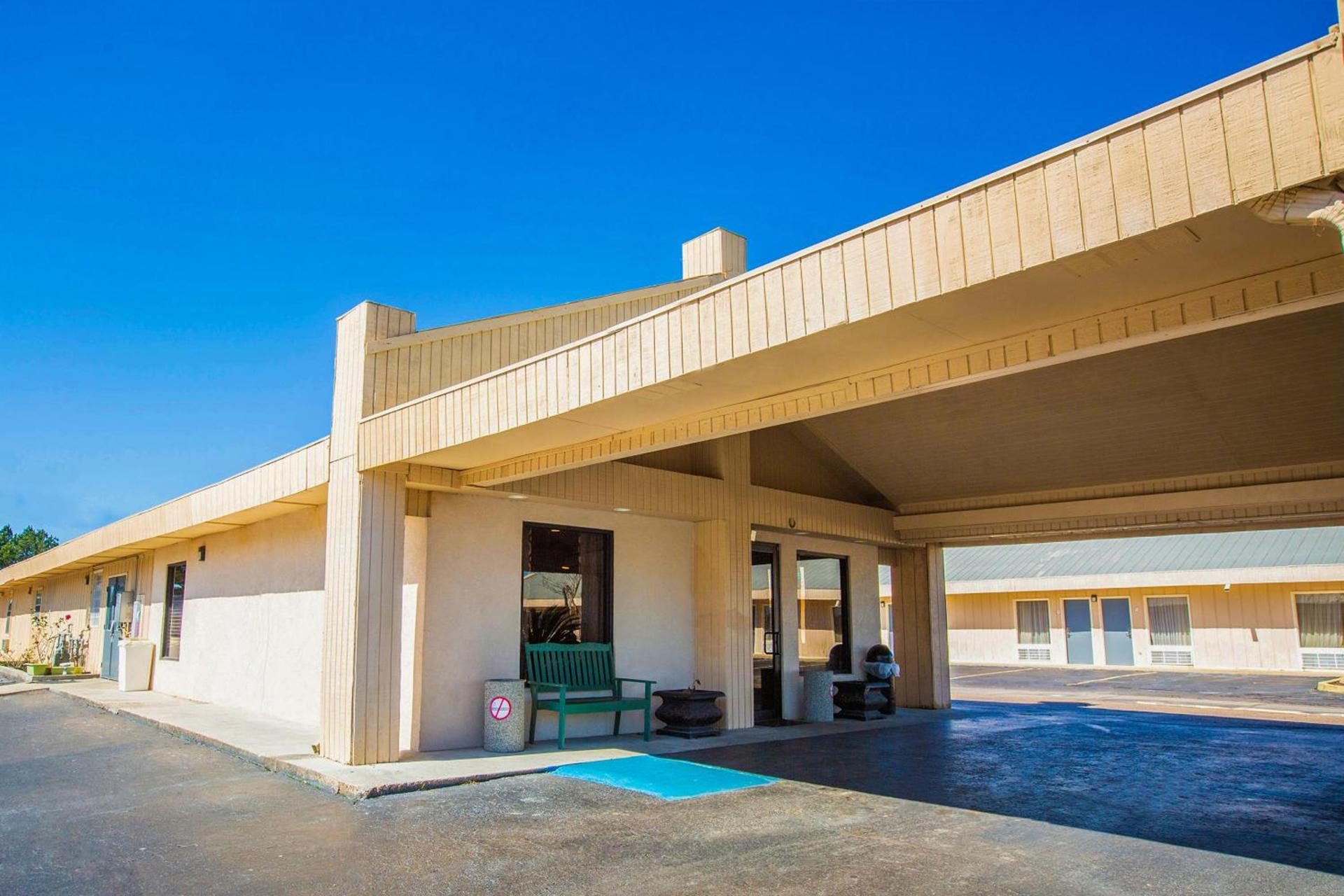 Rodeway Inn & Suites Brookhaven photo 14