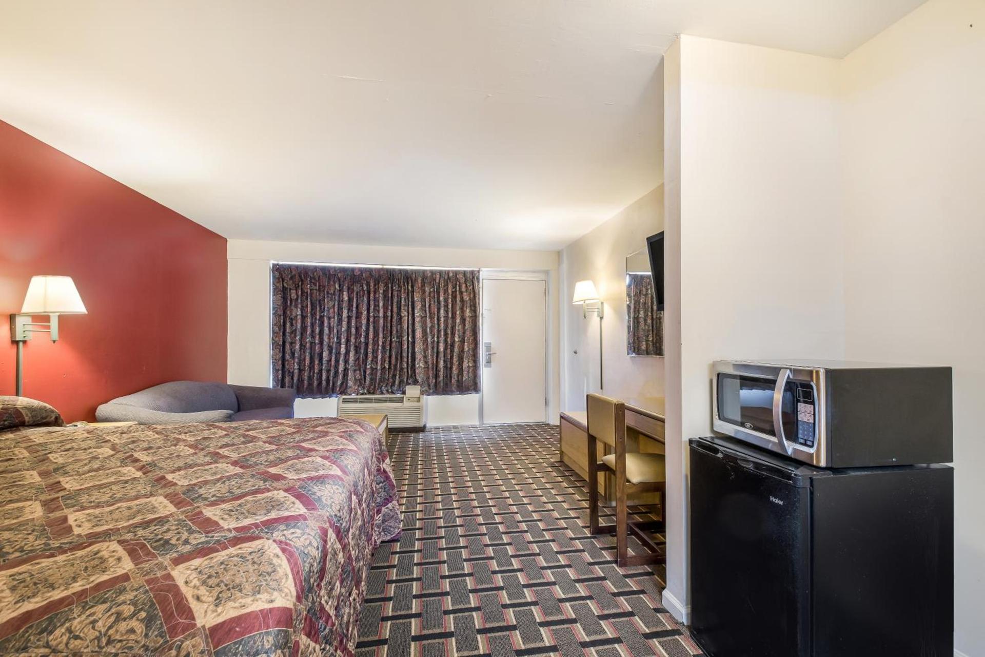 Knights Inn - Cleveland photo 15
