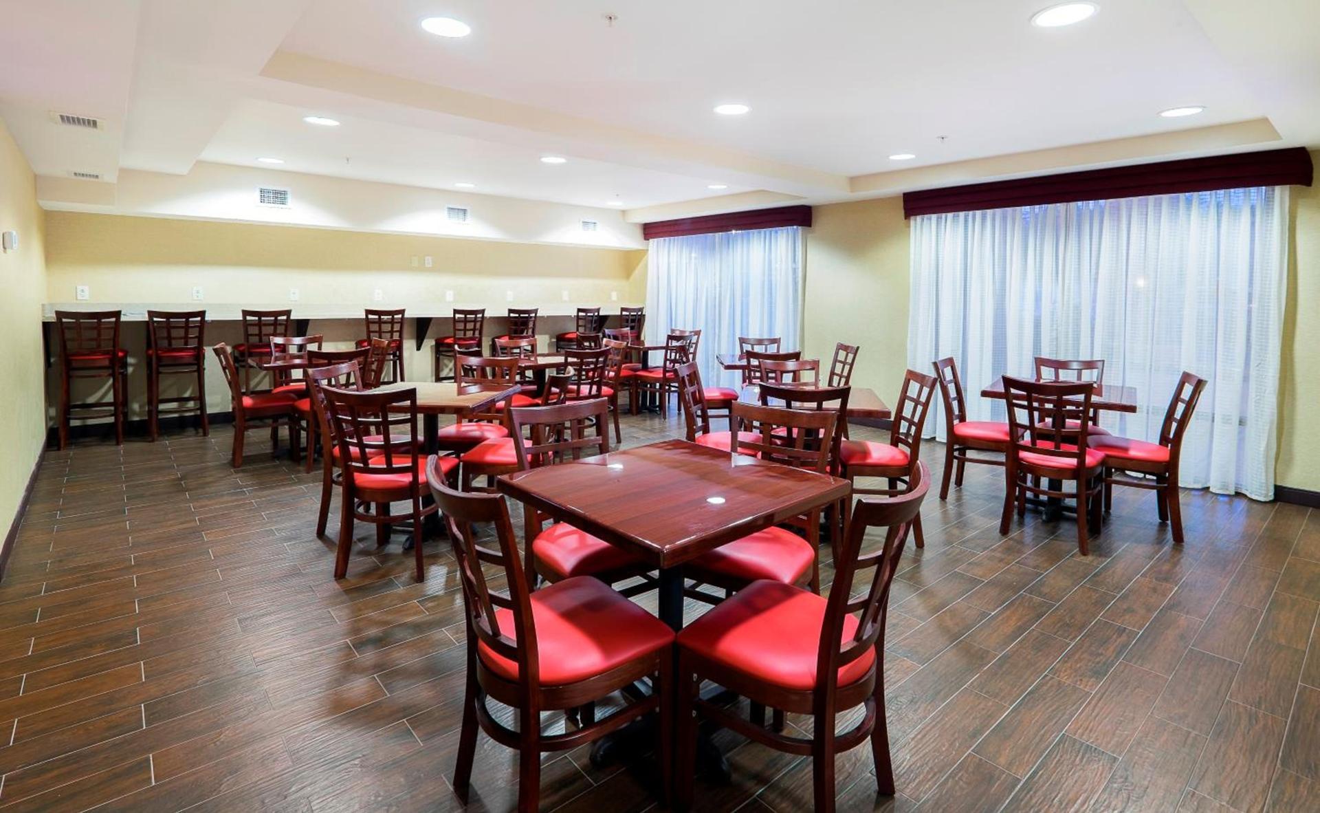 Red Roof Inn PLUS+ & Suites Malone photo 38