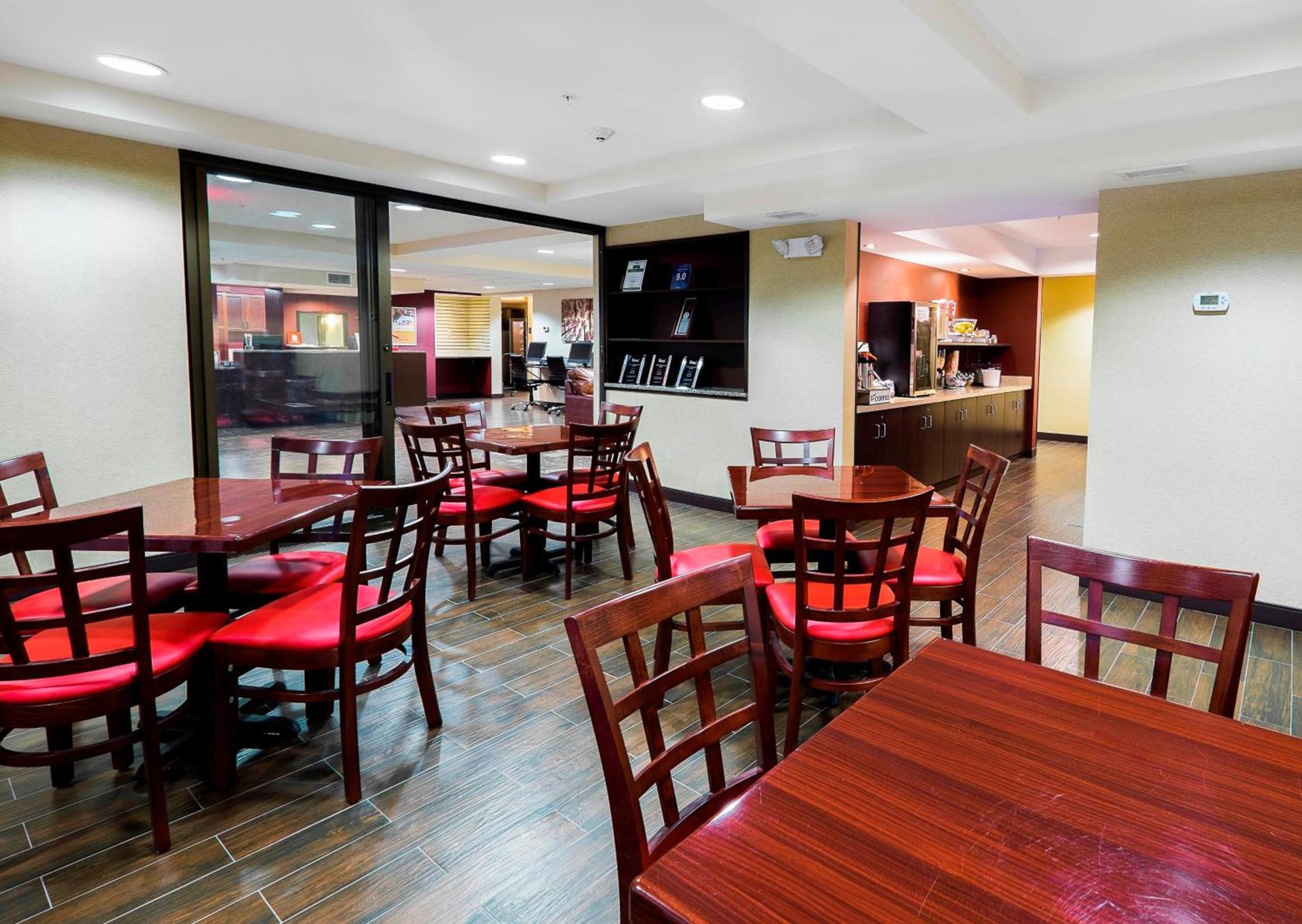 Red Roof Inn PLUS+ & Suites Malone photo 37