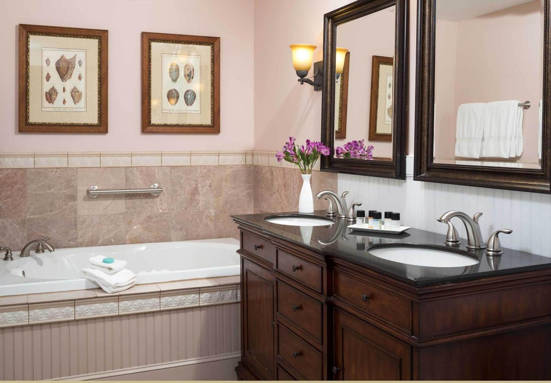Grand Harbor Inn photo 4
