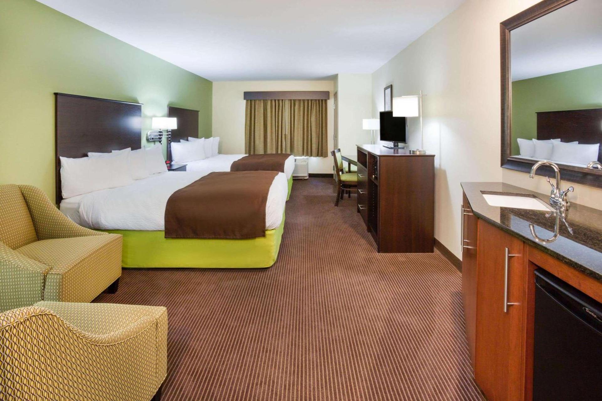 AmericInn by Wyndham Hartford SD photo 11