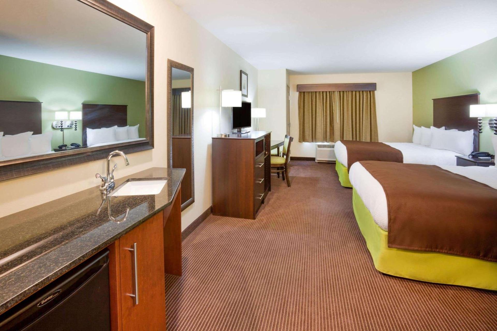AmericInn by Wyndham Hartford SD photo 12