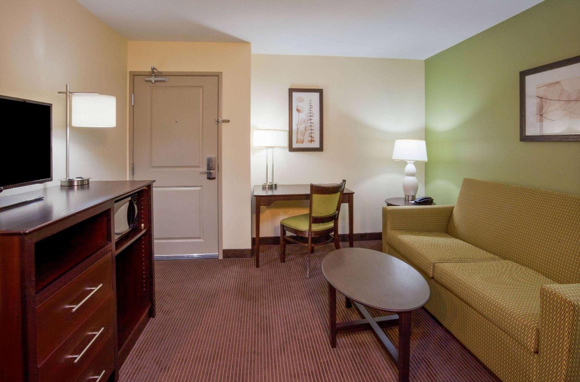 AmericInn by Wyndham Hartford SD photo 14