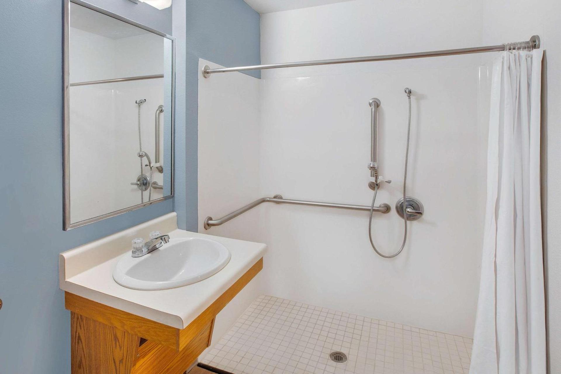 WoodSpring Suites Pharr photo 10