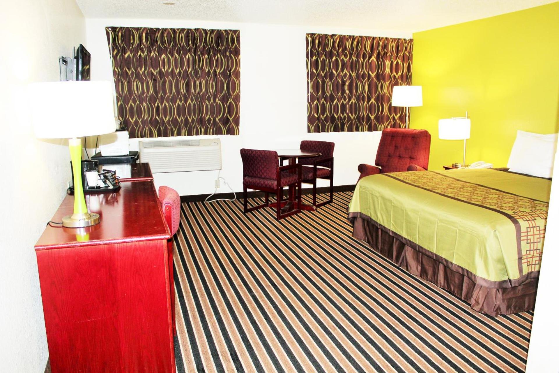 Super 8 by Wyndham South Boston VA photo 40