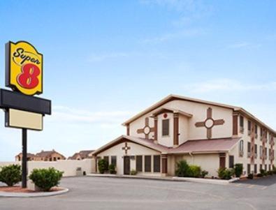 Super 8 by Wyndham Carlsbad photo 10
