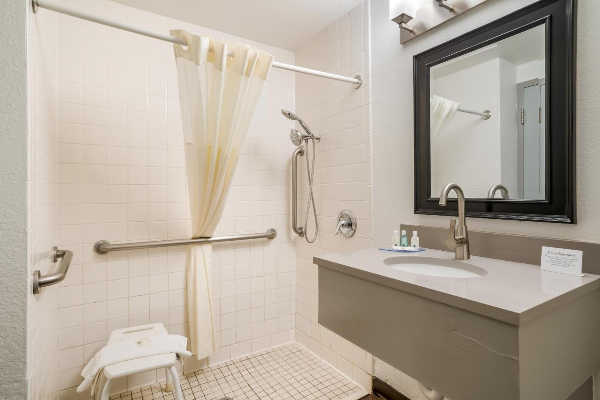 Quality Inn Jacksonville near Camp Lejeune photo 44