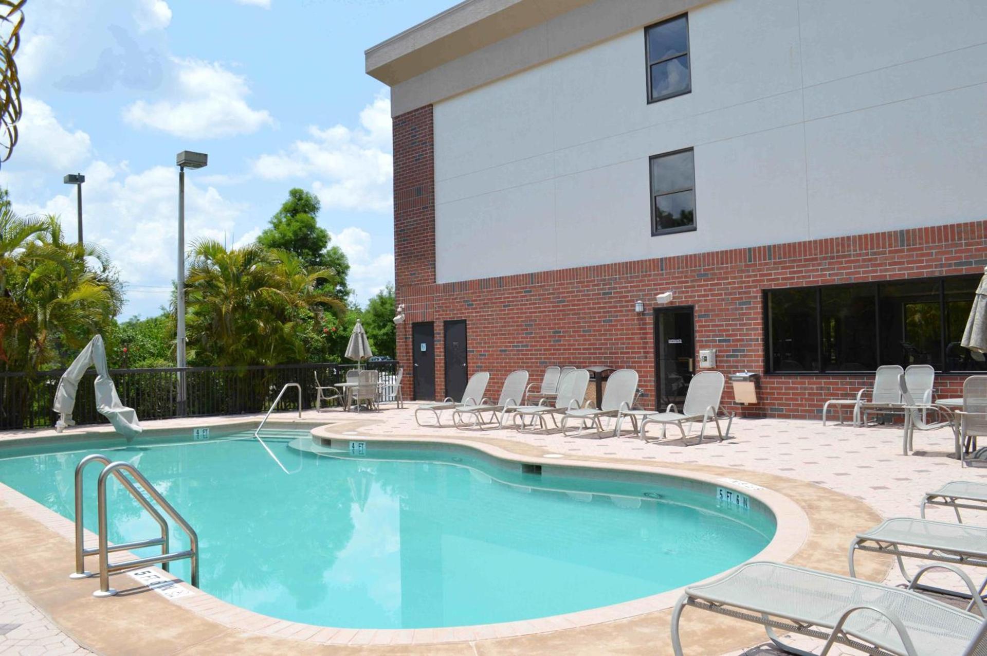Days Inn & Suites by Wyndham Fort Myers Near JetBlue Park photo 23