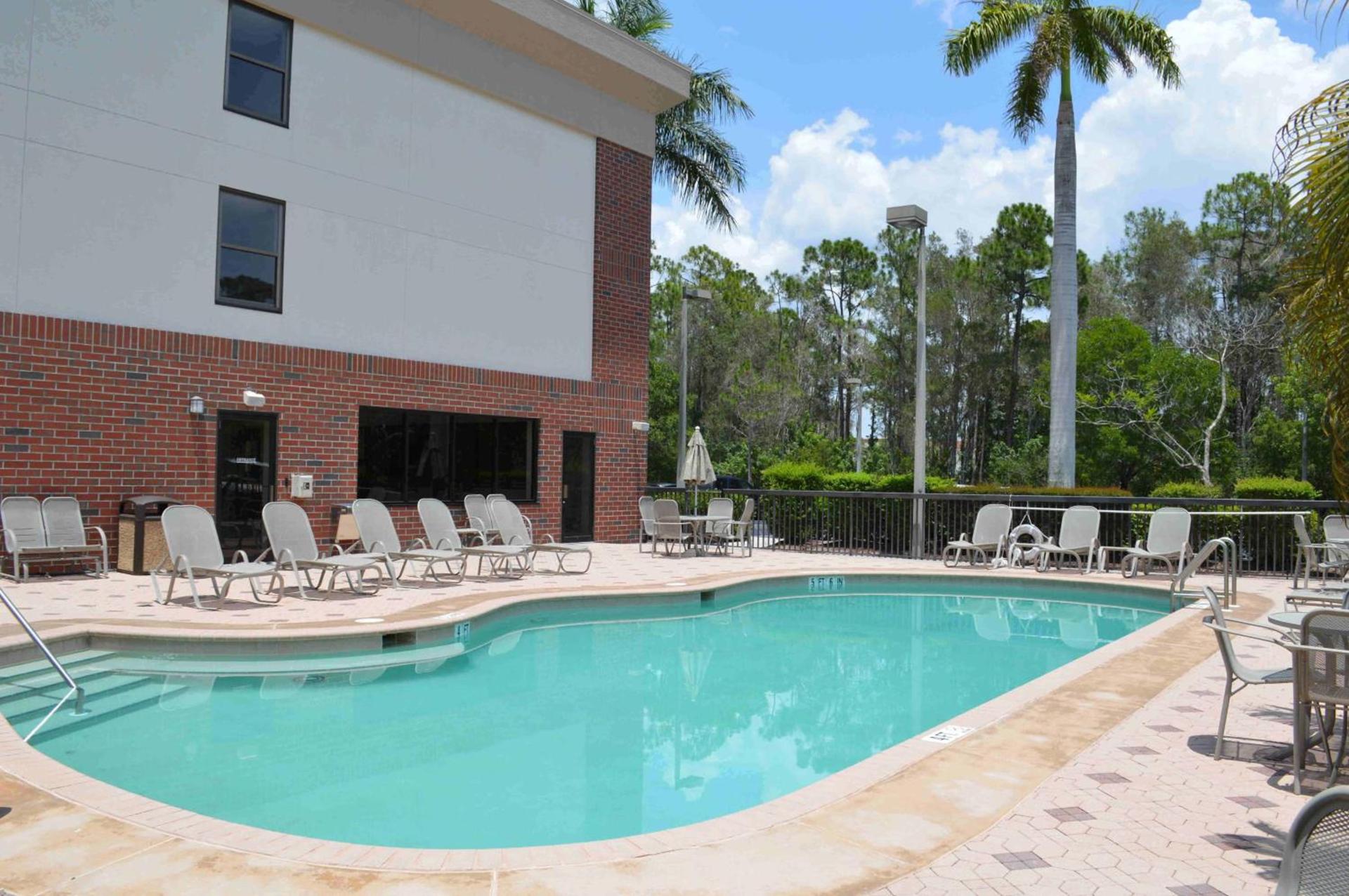 Days Inn & Suites by Wyndham Fort Myers Near JetBlue Park photo 20