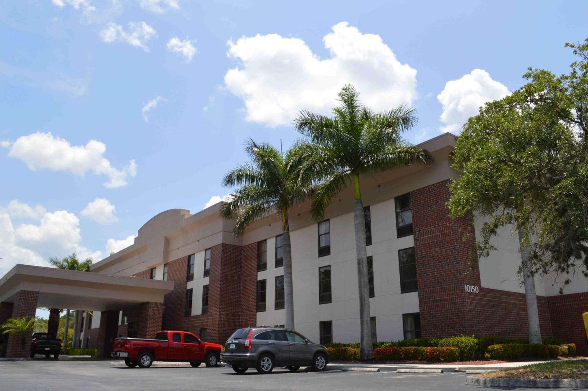 Days Inn & Suites by Wyndham Fort Myers Near JetBlue Park photo 19