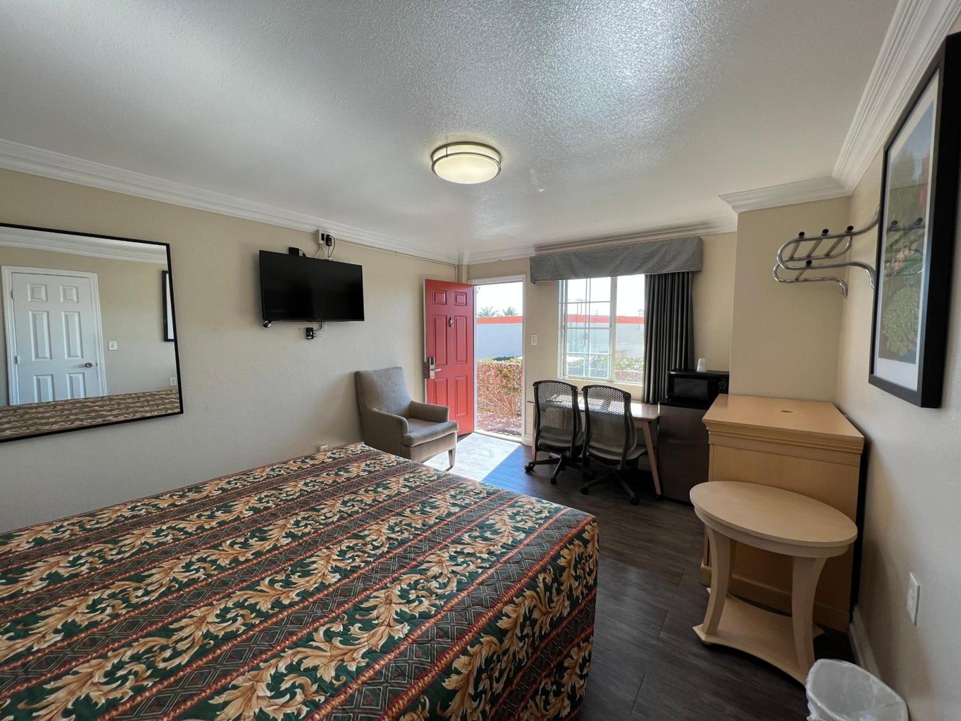 Flamingo Motel Oxnard photo 18