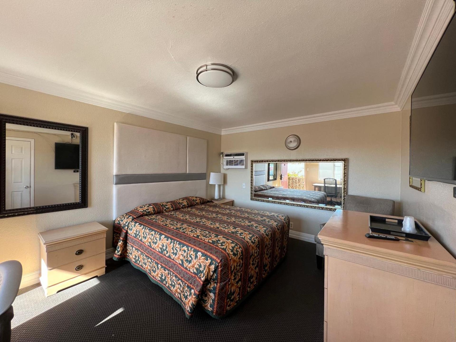 Flamingo Motel Oxnard photo 14
