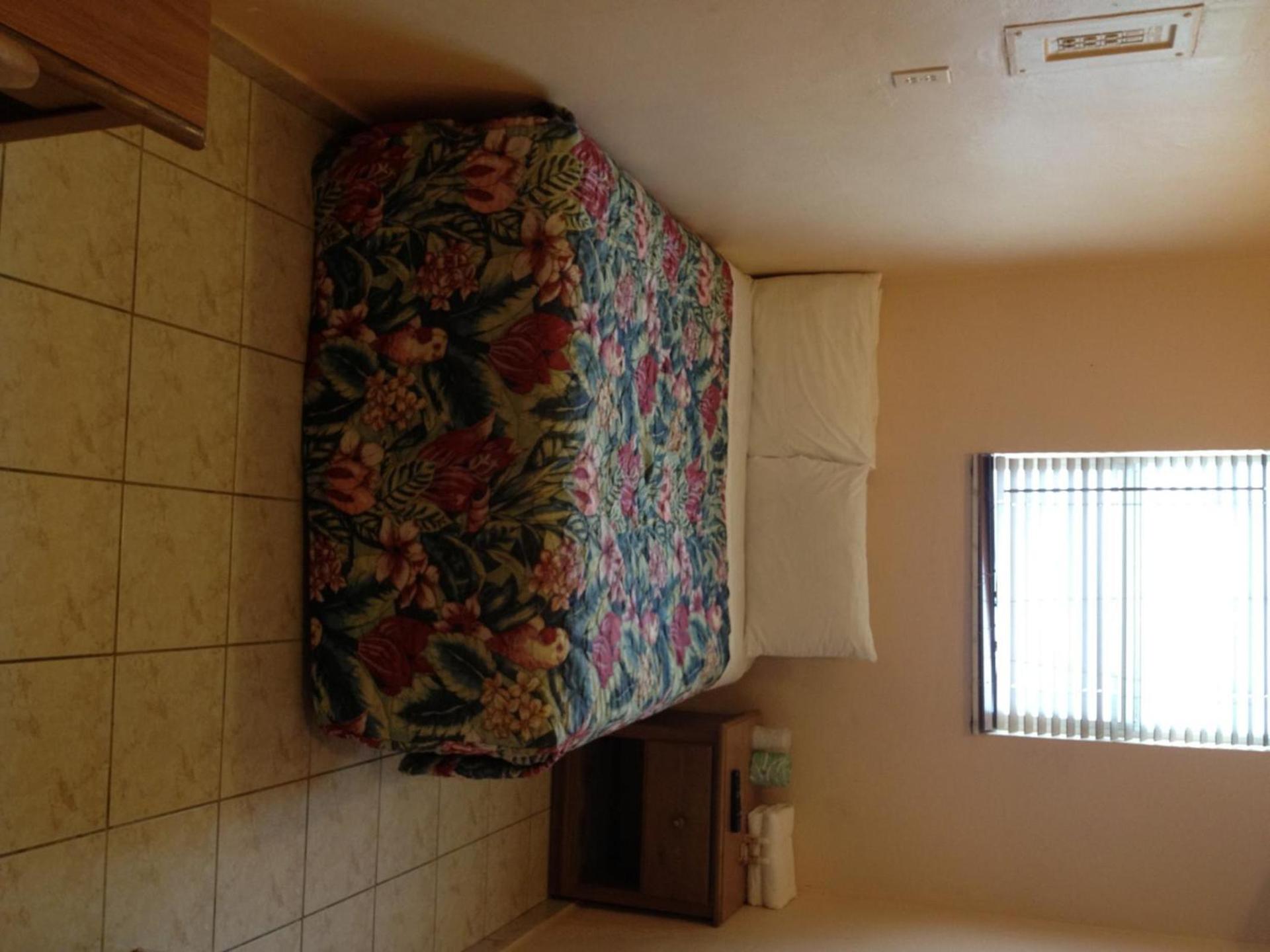 Collins Avenue Hostel photo 10