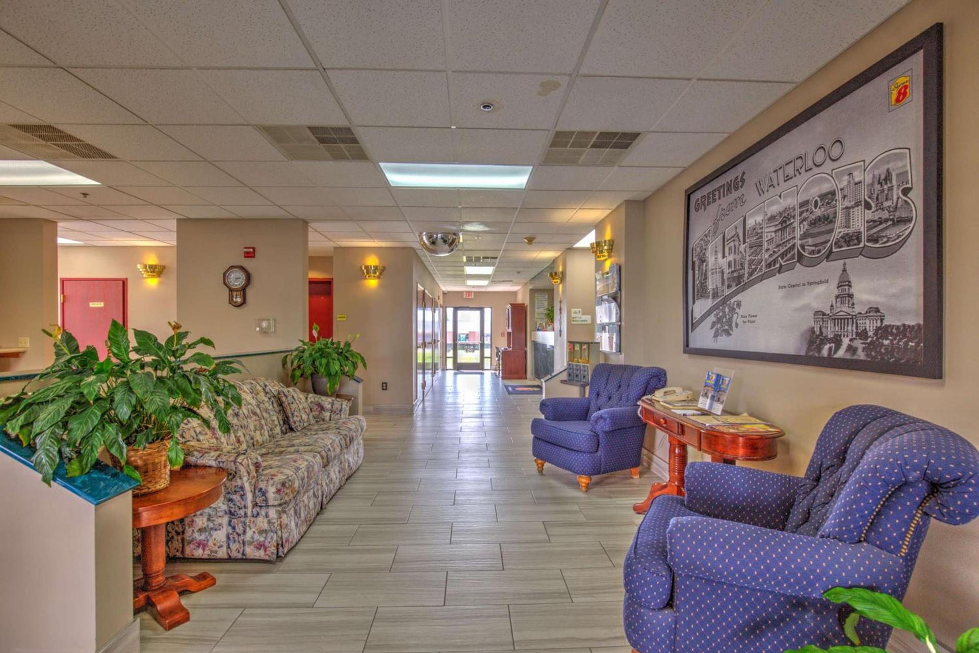 Super 8 by Wyndham Waterloo photo 3