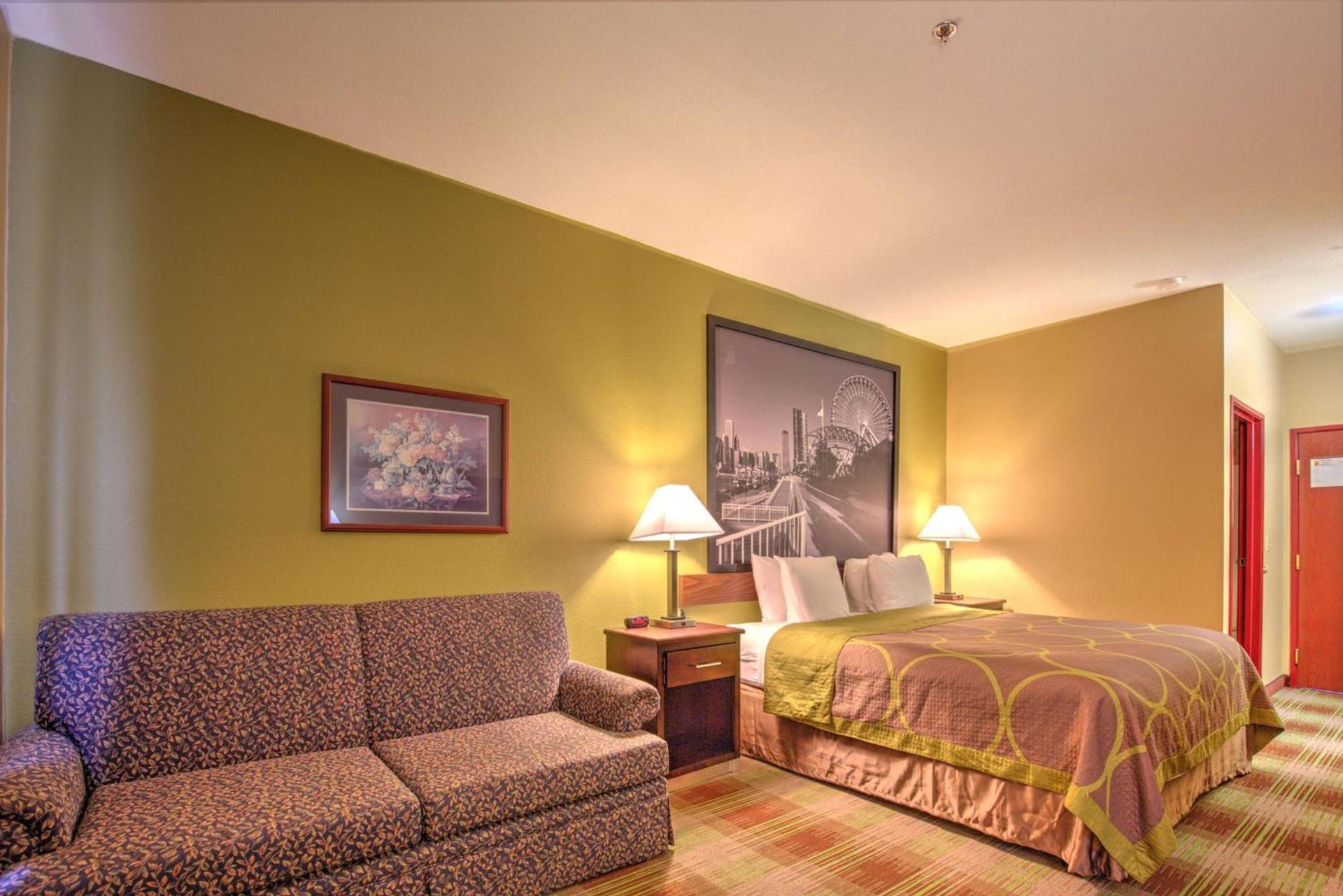Super 8 by Wyndham Waterloo photo 5