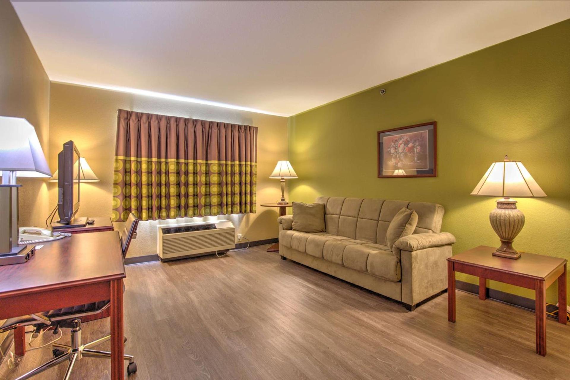 Super 8 by Wyndham Waterloo photo 16