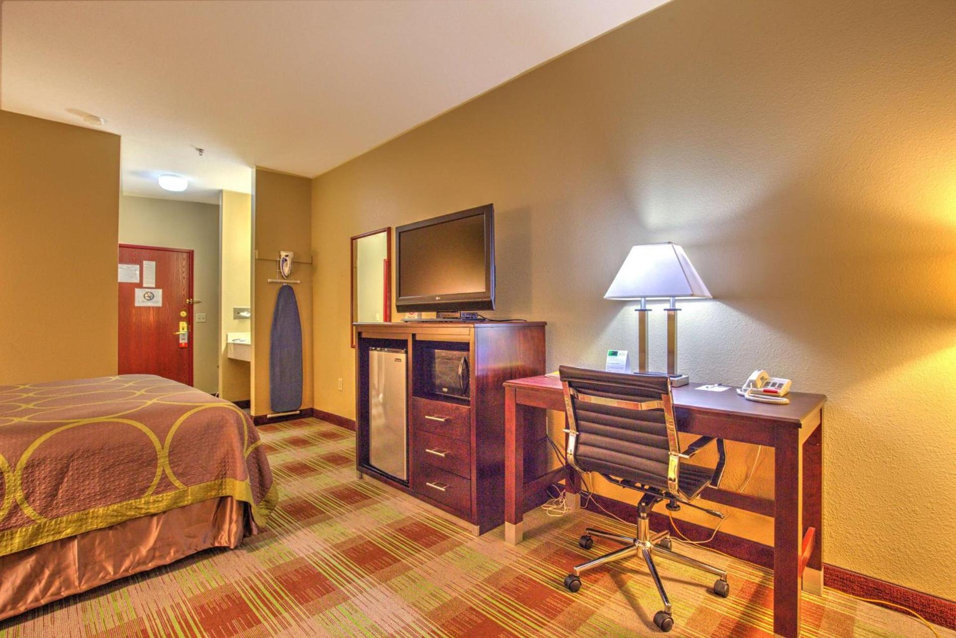 Super 8 by Wyndham Waterloo photo 15