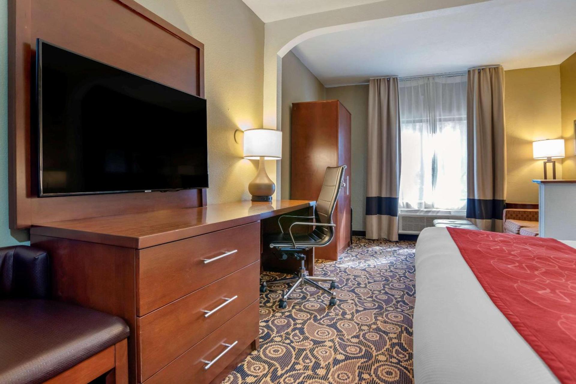 Comfort Suites Daphne - Mobile East Bay photo 8