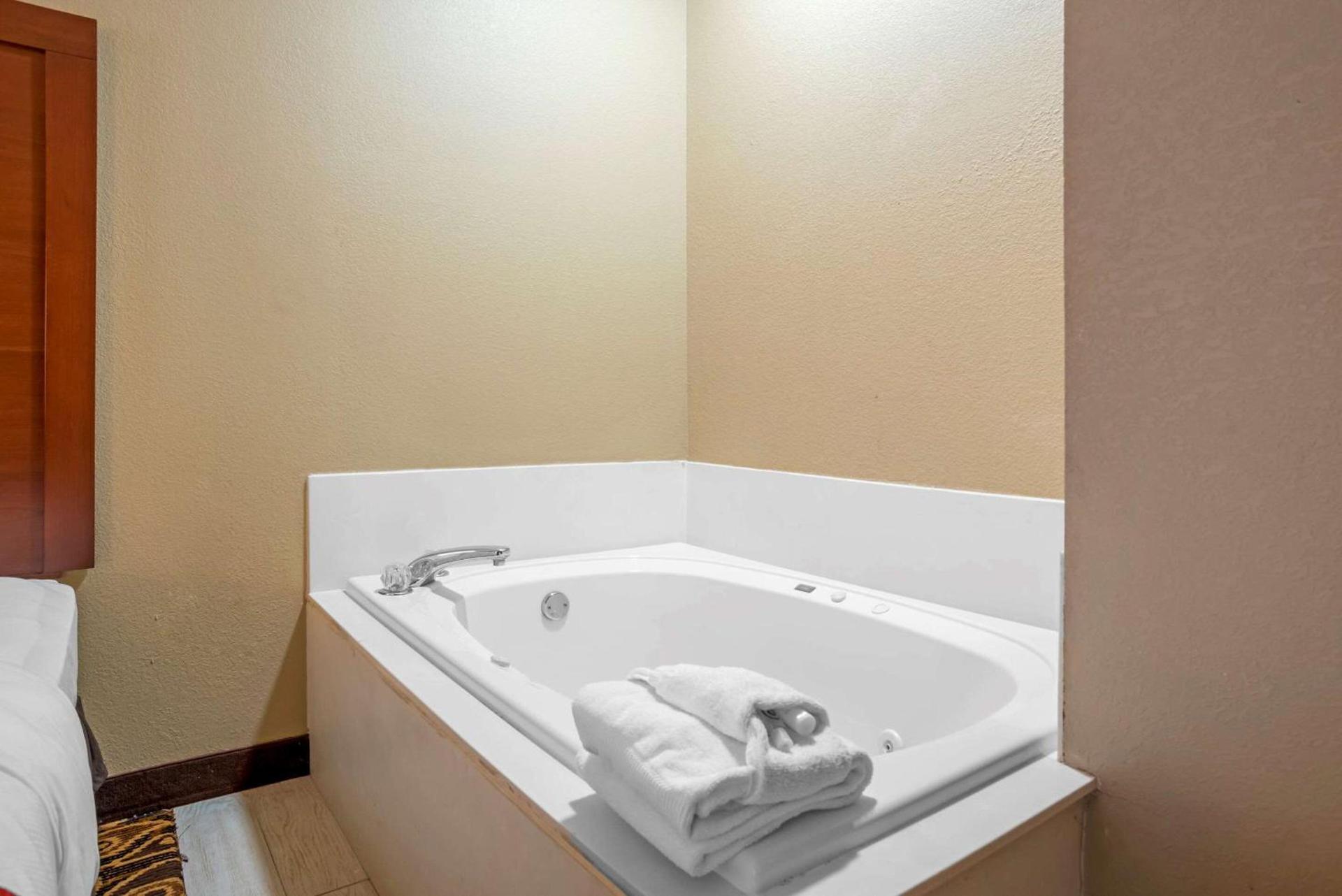 Comfort Suites Daphne - Mobile East Bay photo 9