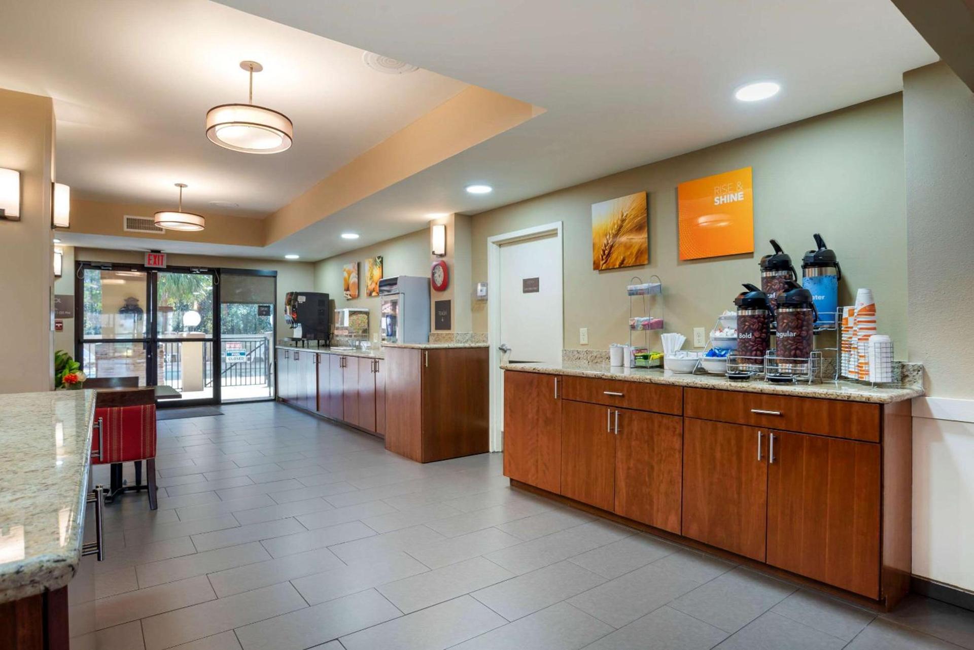 Comfort Suites Daphne - Mobile East Bay photo 25