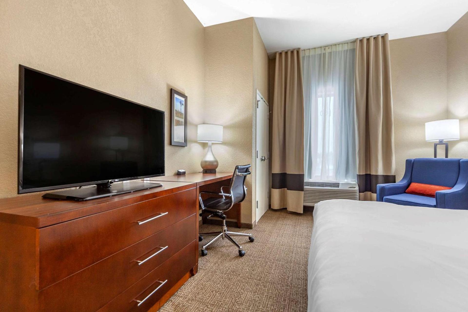 Comfort Inn & Suites Sidney I-80 photo 6