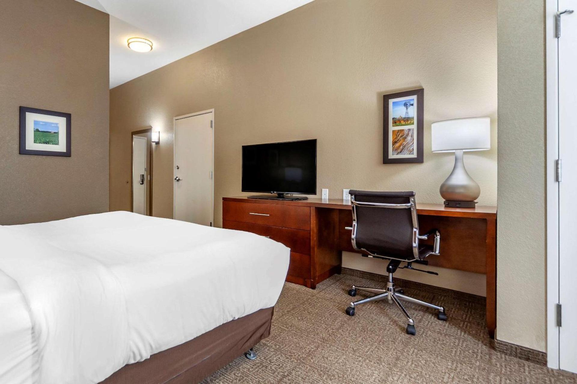 Comfort Inn & Suites Sidney I-80 photo 5