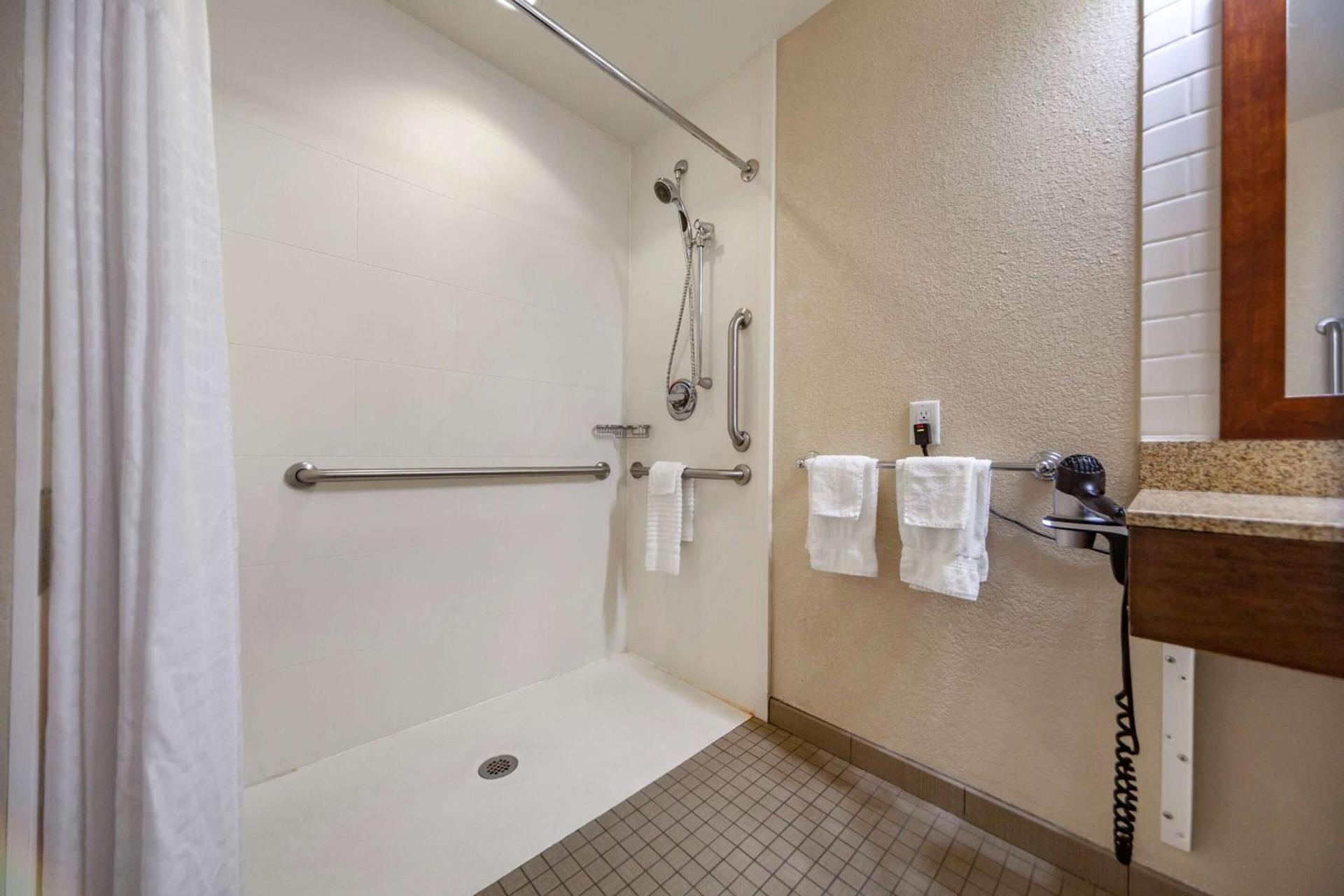 Comfort Inn & Suites Sidney I-80 photo 7