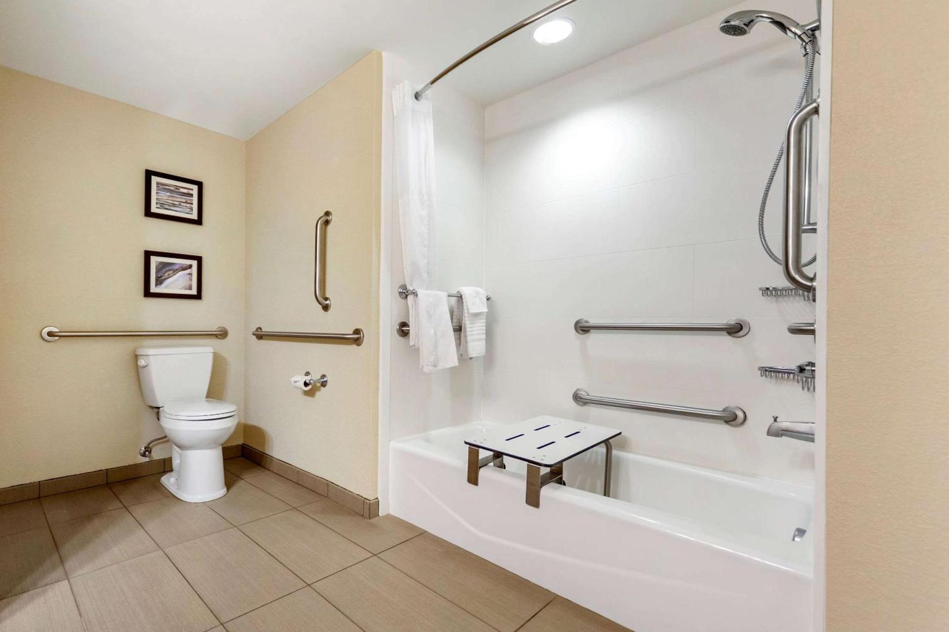 Comfort Inn & Suites Sidney I-80 photo 11