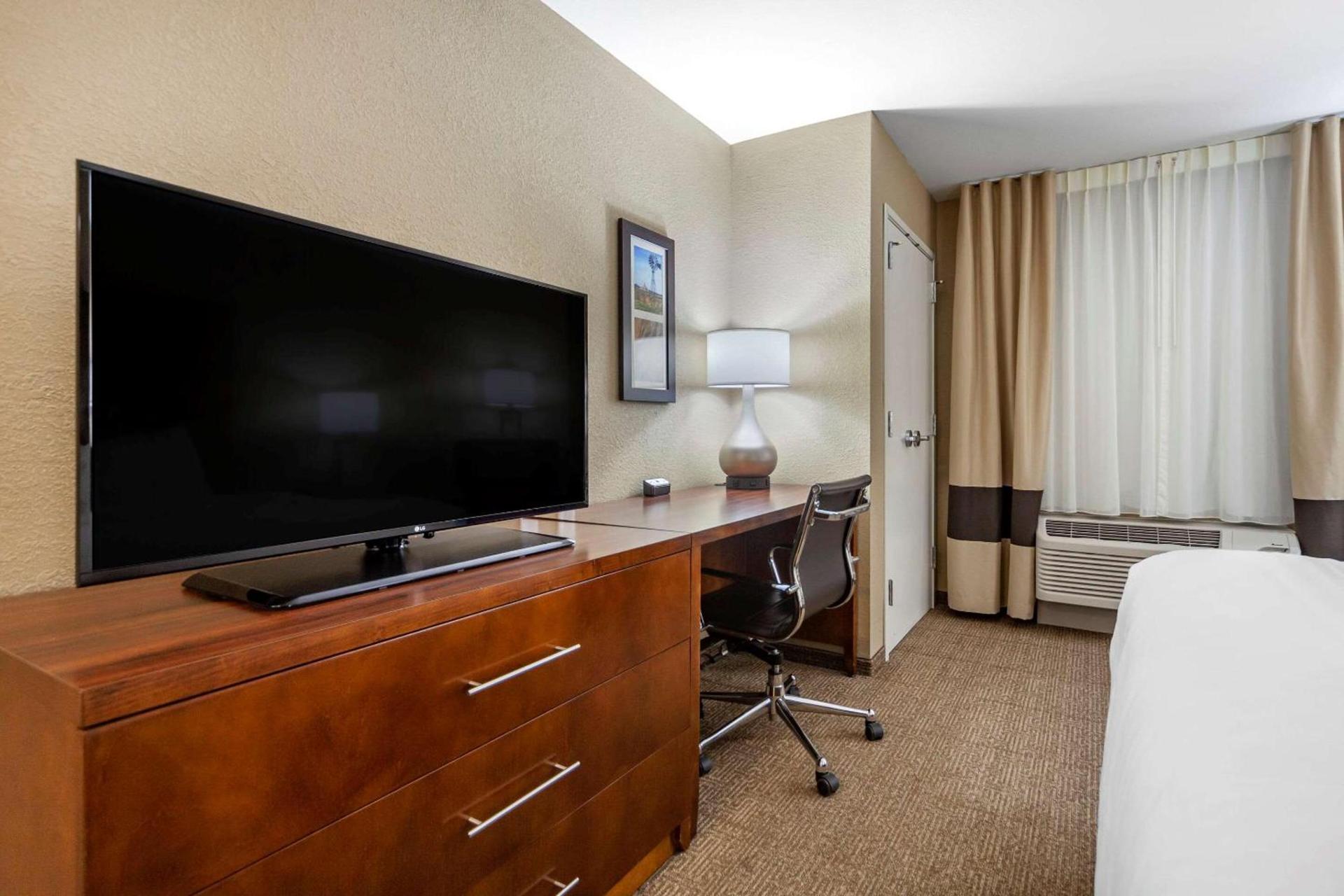 Comfort Inn & Suites Sidney I-80 photo 13