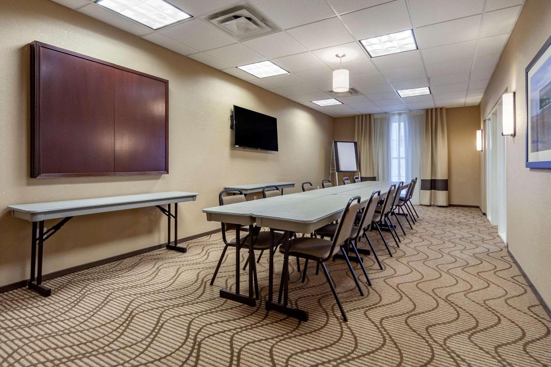 Comfort Inn & Suites Sidney I-80 photo 31
