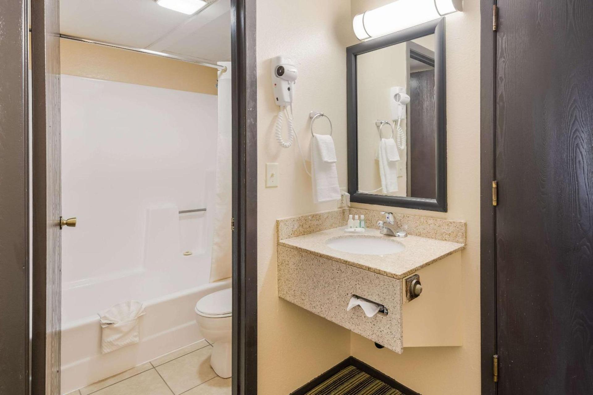 Quality Inn Clovis photo 12